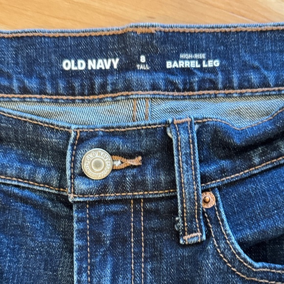 Old Navy Barrel Leg jeans - Picture 2 of 2
